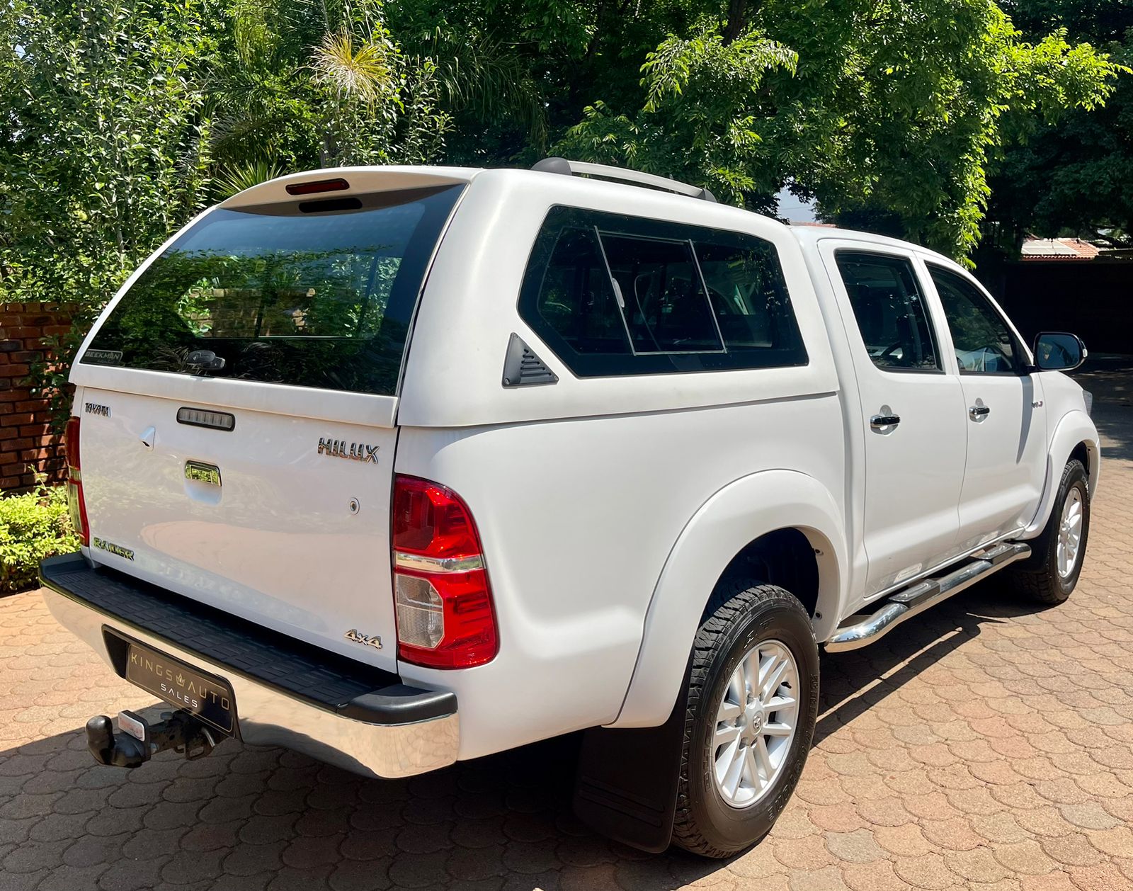 2014-Toyota-Hilux-3.0-D4d-4x4-manual-double-cab-10