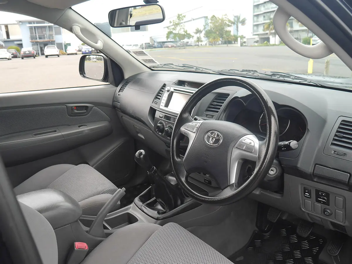 2014-Toyota-Hilux-HUG237-11.jpg