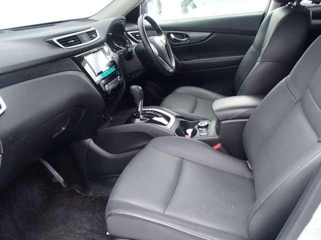 Nissan-X-Trail-X-2015-silver-interior